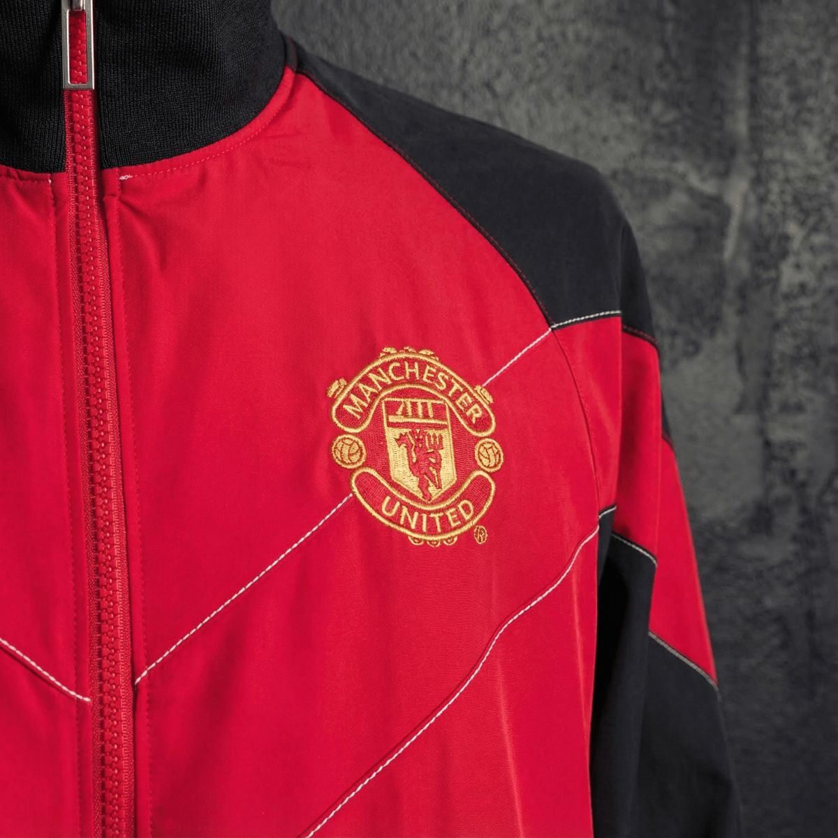 2006/07 Vintage Style Manchester United Red Windbreaker Sport Unifom jersey Sport Unifom