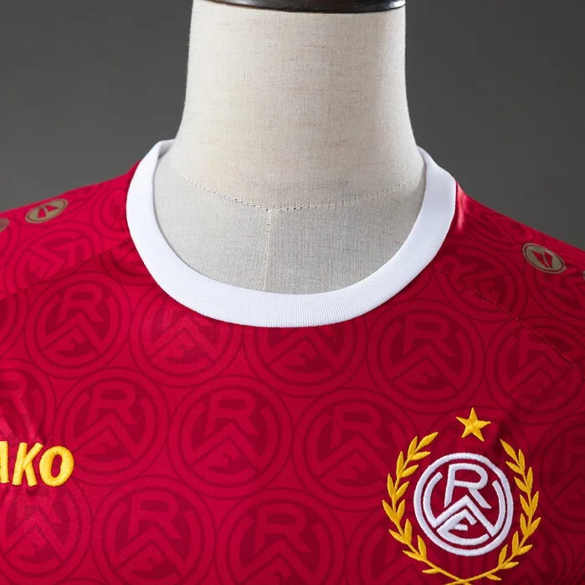 2026/27 Rot-weiss essen Home 100th Jahre Vereinswappen Jersey Fan Version