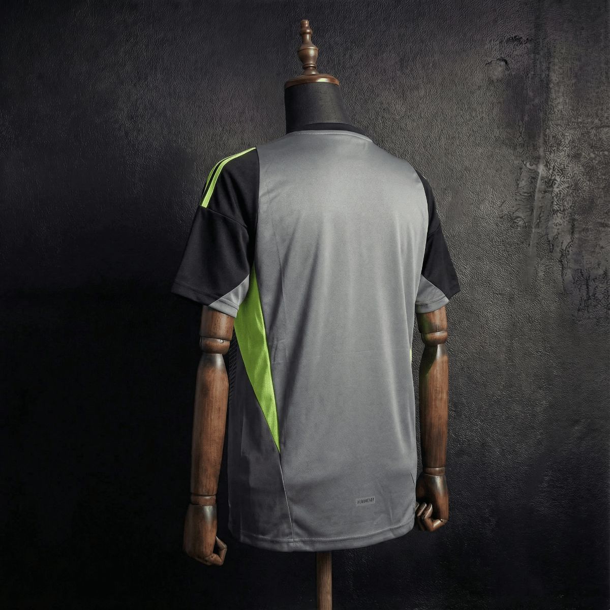 2025/26 Real Madrid Goalkeeper Grey jersey Fan version