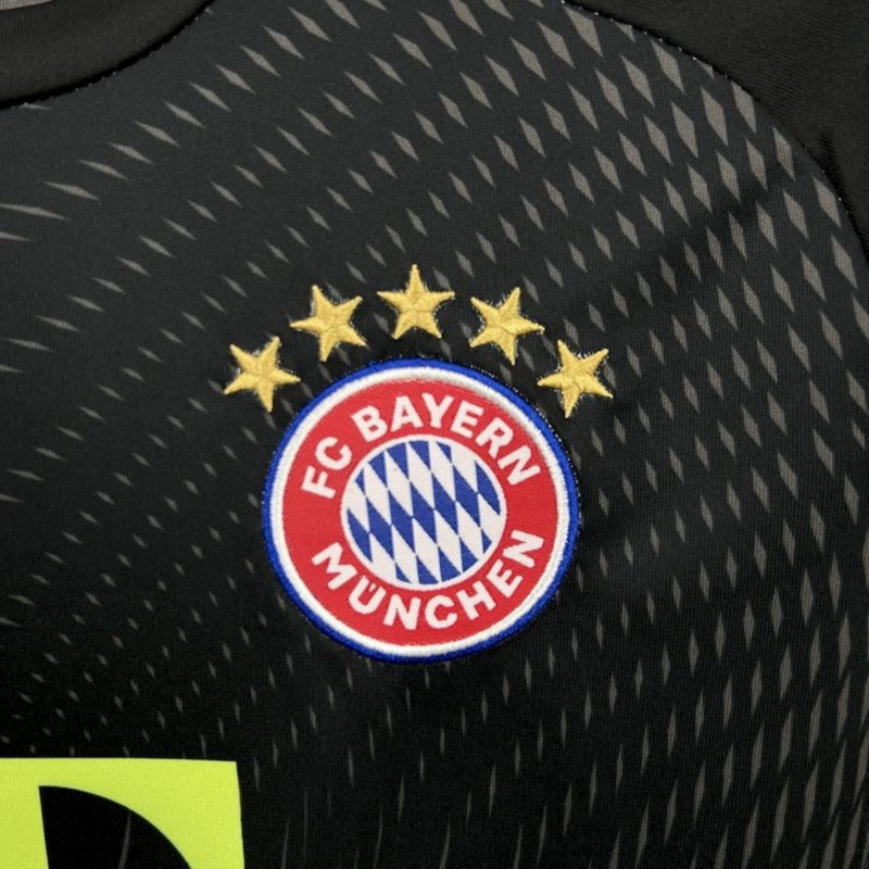 2025/26 Bayern Munich Black Goalkeeper jersey kids Kits size: 16-28