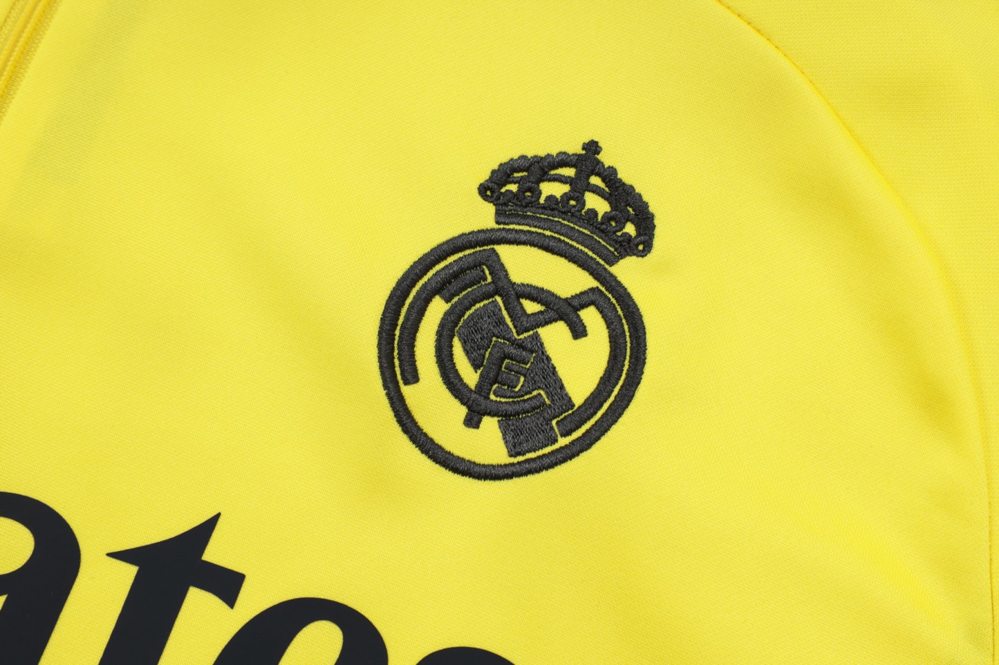 202526 Real Madrid yellow-black Long-sleeved half-pull training kit Football team kit