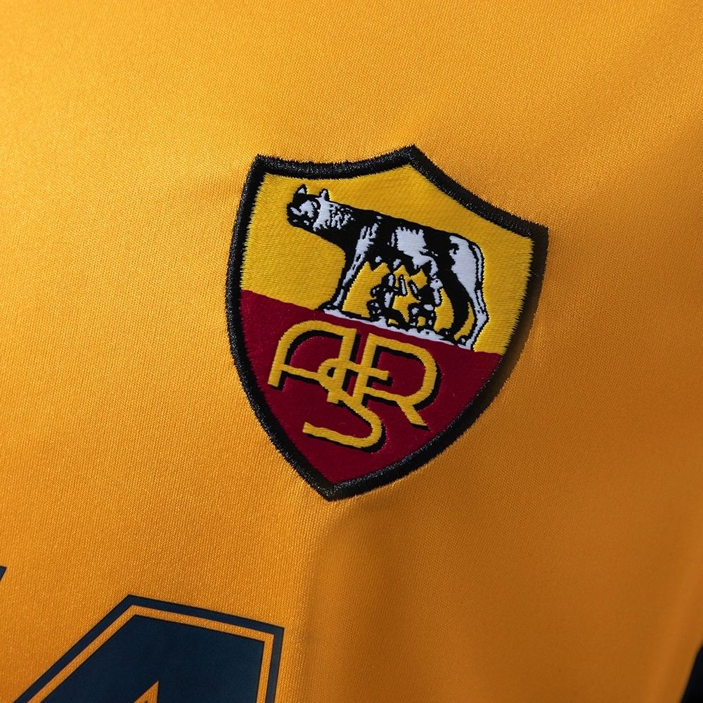 Retro Roma 01/02 Home jersey Fan Version