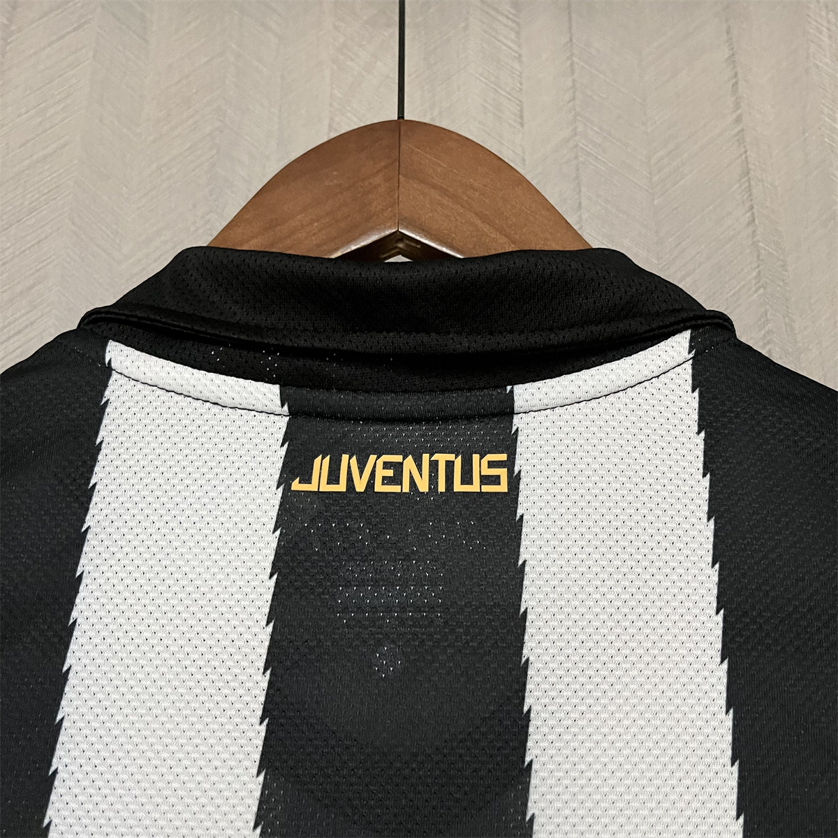 Retro Juventus 10/11 Home  jersey Fan Version