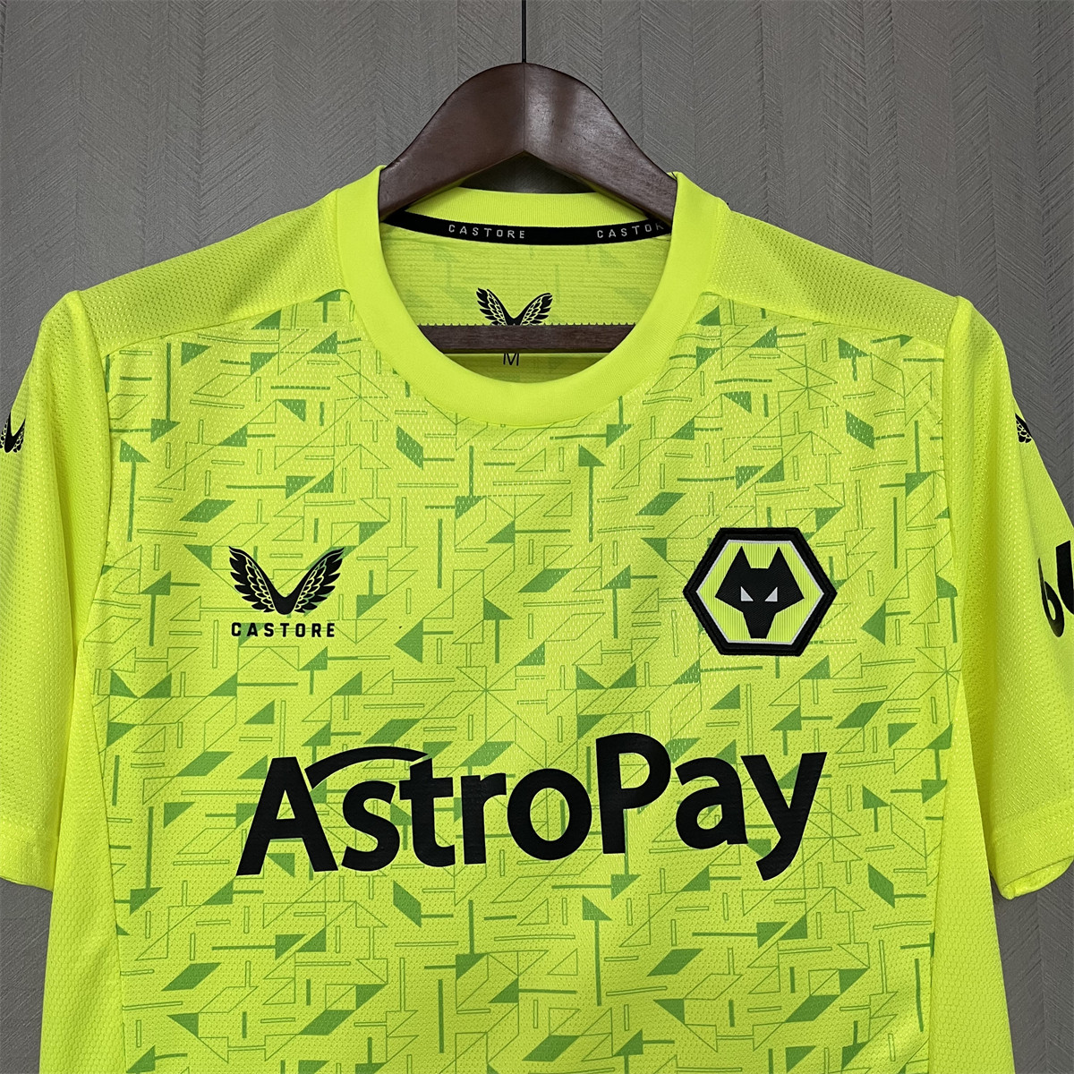 2023/24 Wolves Goalkeeper Jersey Fan Version