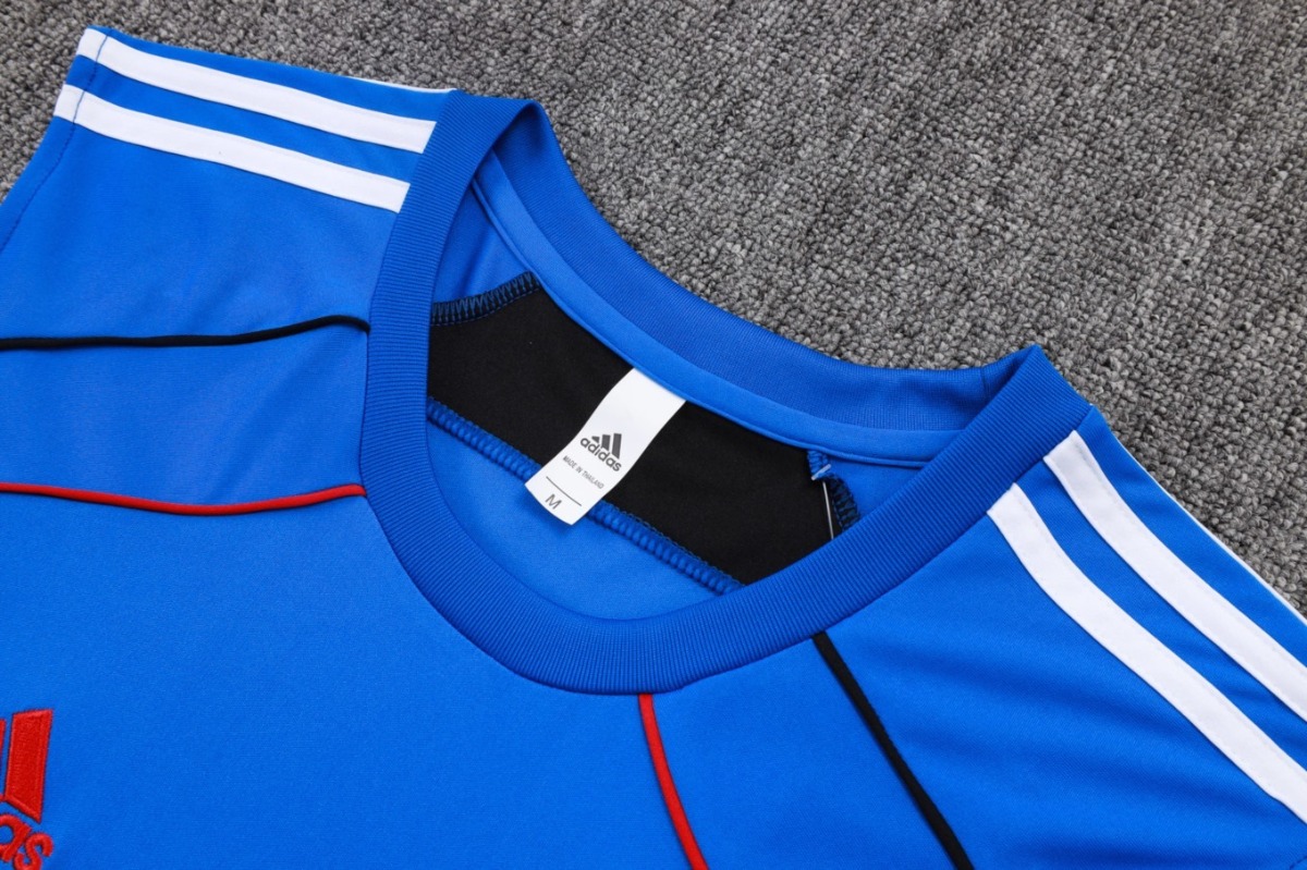 2026 Manchester United Colorful Blue Training Set Shirtand Shorts
