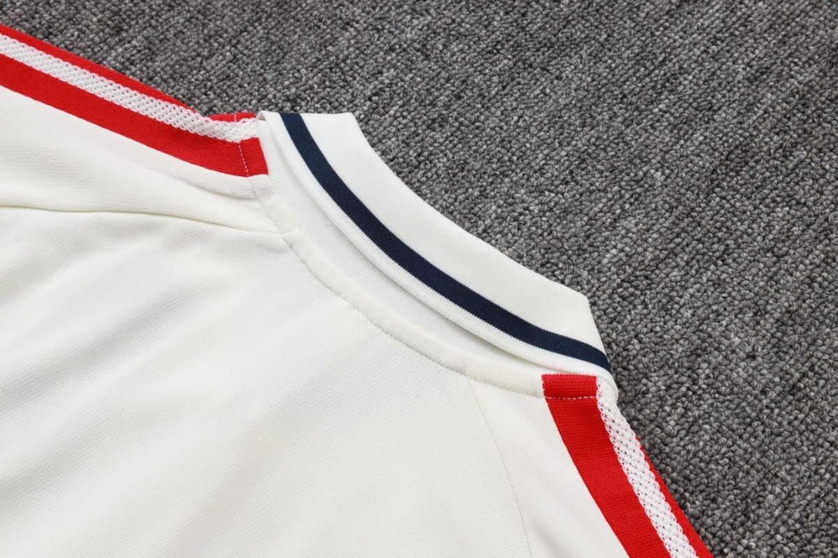2026 Bayern Munich Beige Training Set Shirt and Shorts
