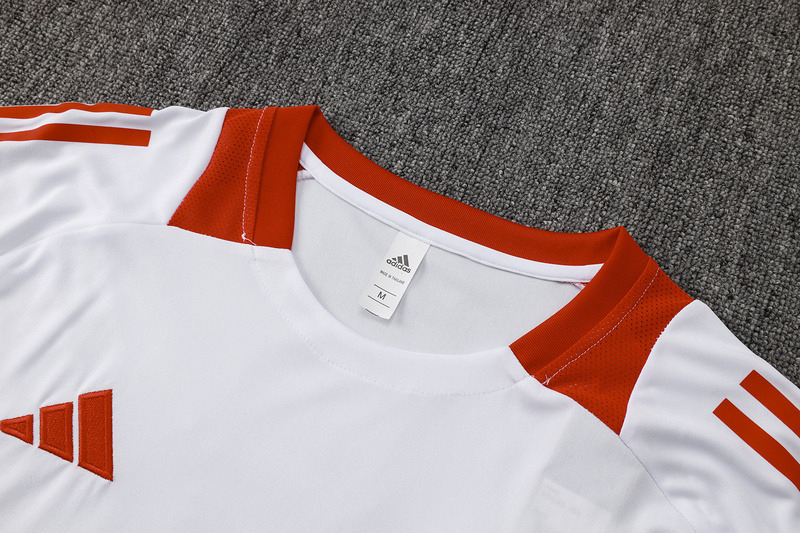 24/25 Internacional White Training Set Shirt and Shorts