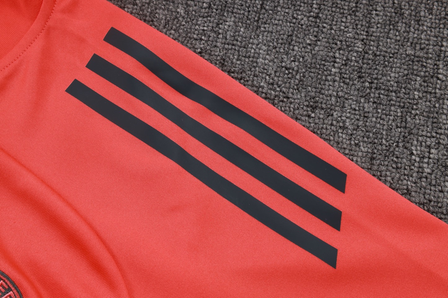 2025/26 Bayern Munich orange Jacket Training Suit Set Football Team Shirt Sports Fashion