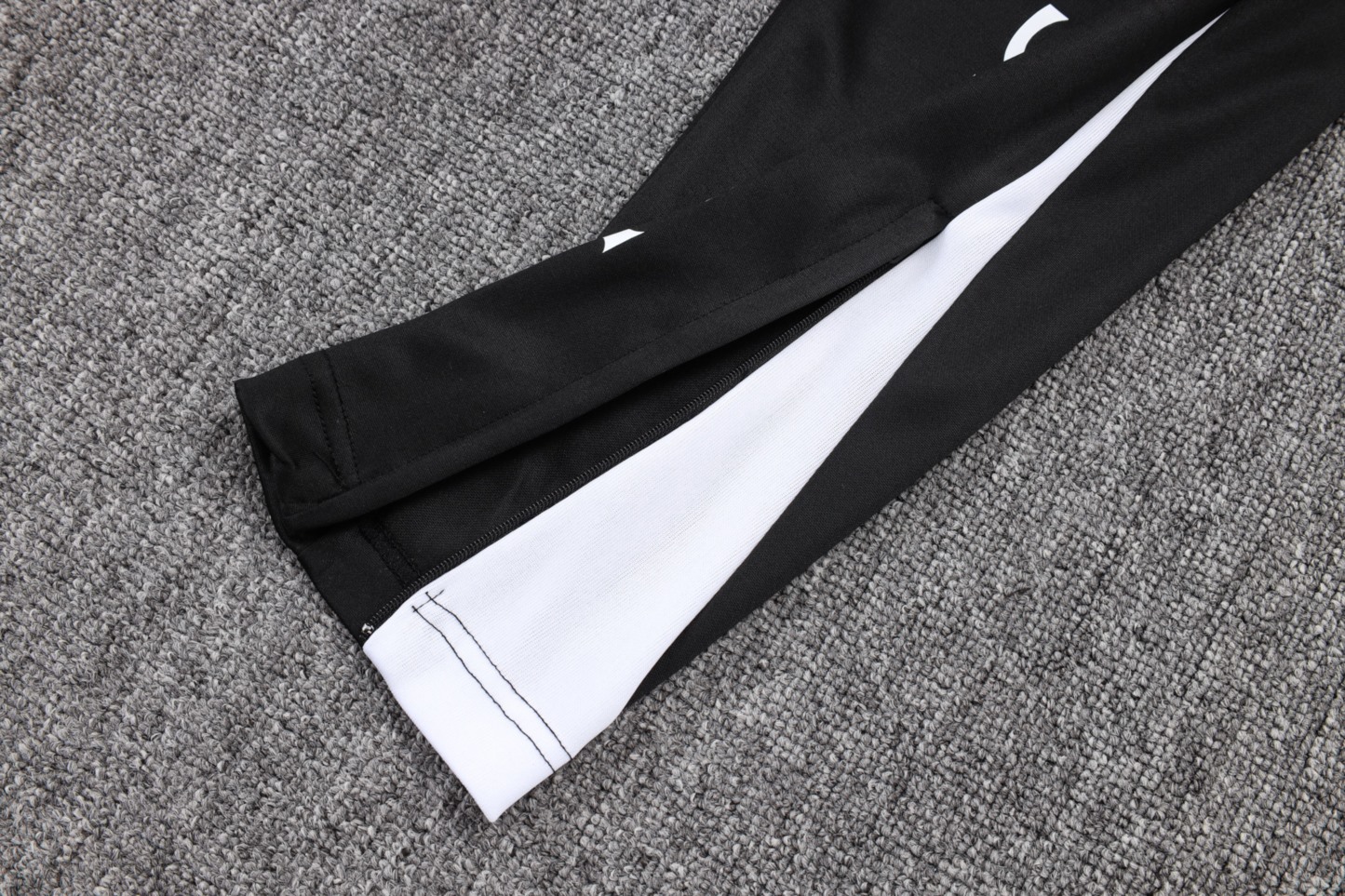 202526 Paris black Long-sleeved half-pull training kit Football team kit