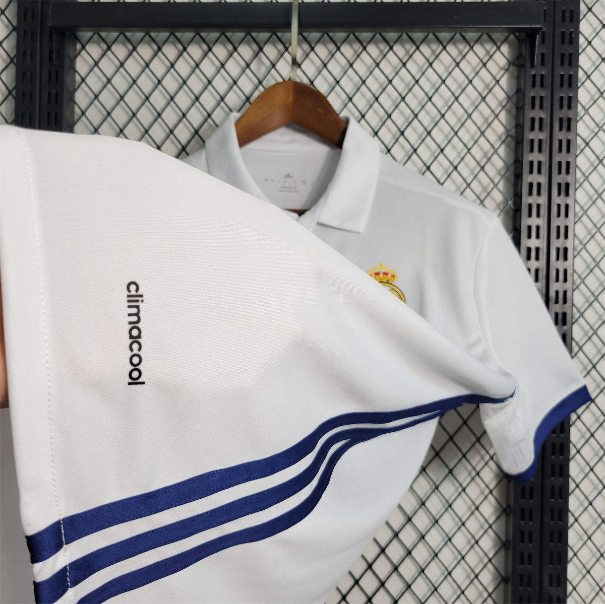 Retro Real Madrid 16/17 Home jersey Fan Version