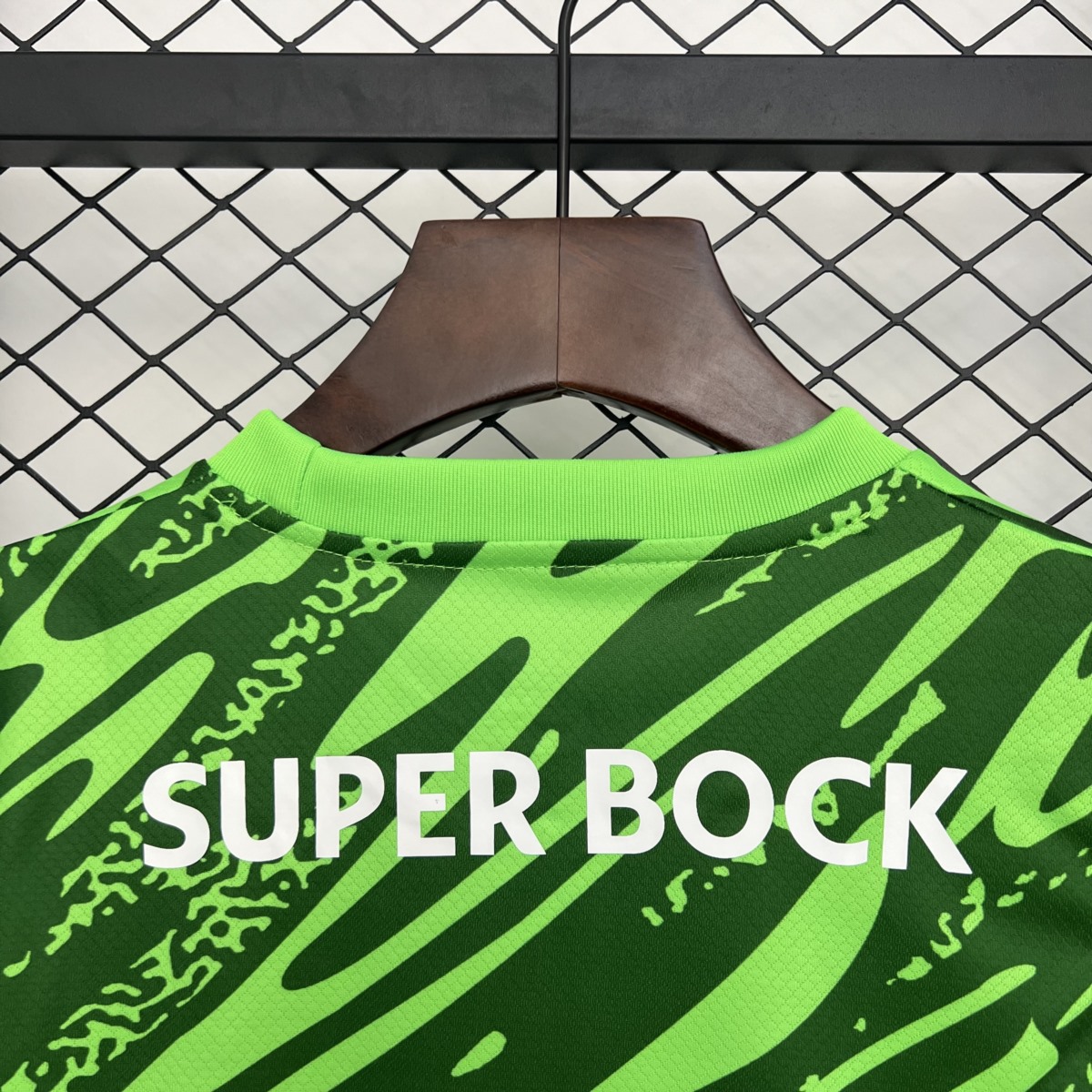 2025/26 Sporting Lisbon Goalkeeper Green jersey kids Kits size: 16-28