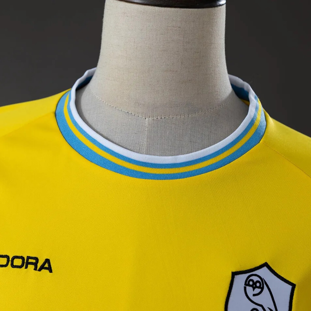 Retro Sheffield Wednesday F.C. 2001 Away Jersey Fan Version