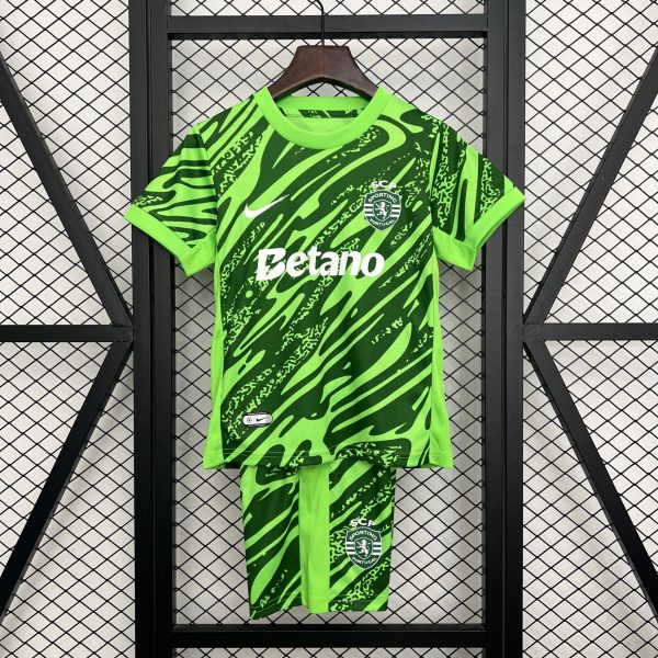 2025/26 Sporting Lisbon Goalkeeper Green jersey kids Kits size: 16-28
