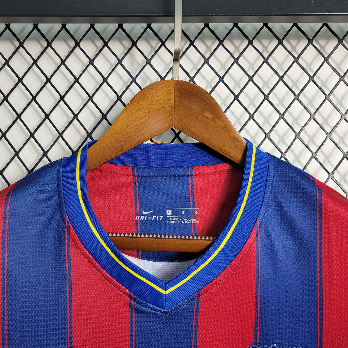 Retro Barcelona 09/10 Home jersey Fan Version