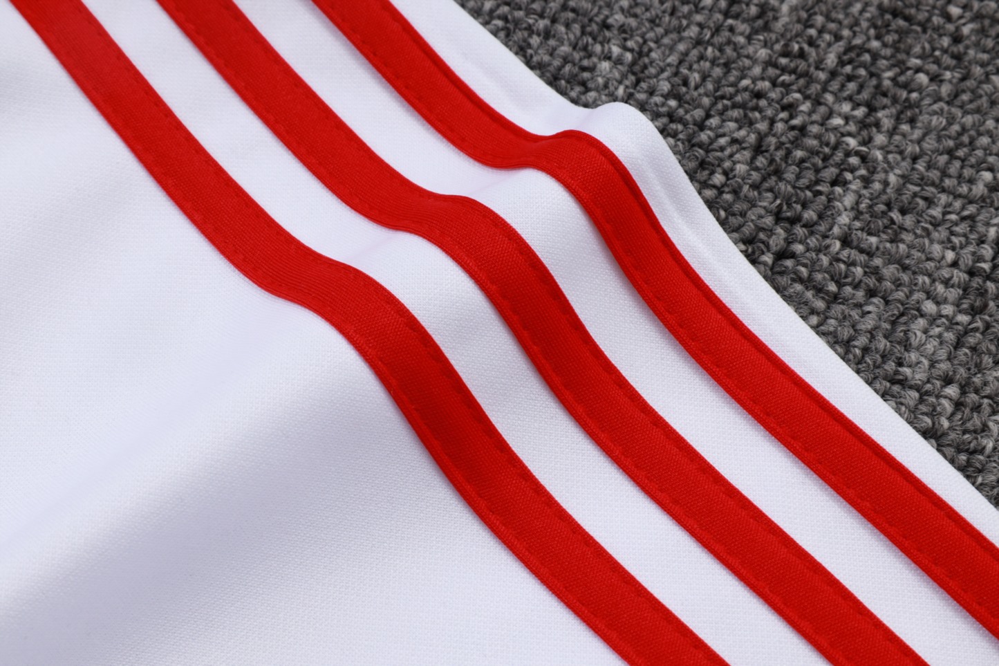202526 Bayern Munich white Long-sleeved half-pull training kit Football team kit