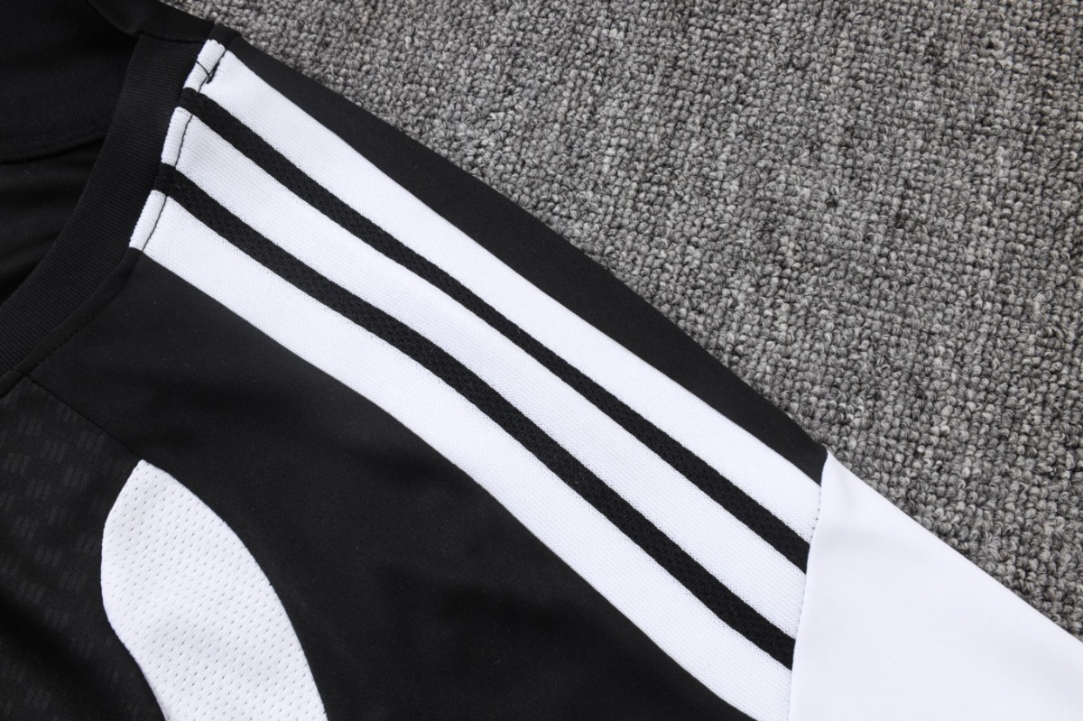 2026 Liverpool Black Training Set Shirt and Shorts