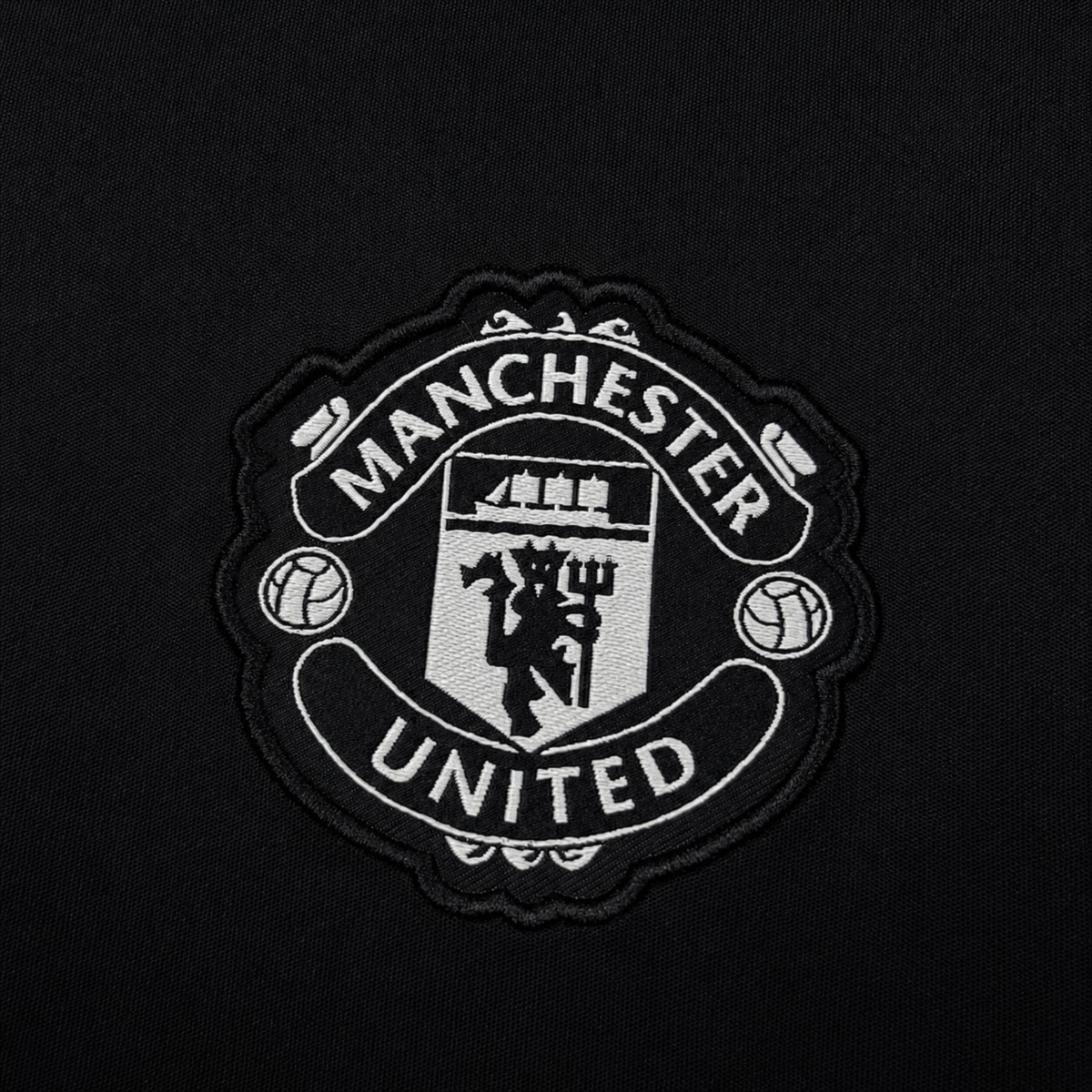 2026/27 Manchester United Black Goalkeeper Jersey FanVersion