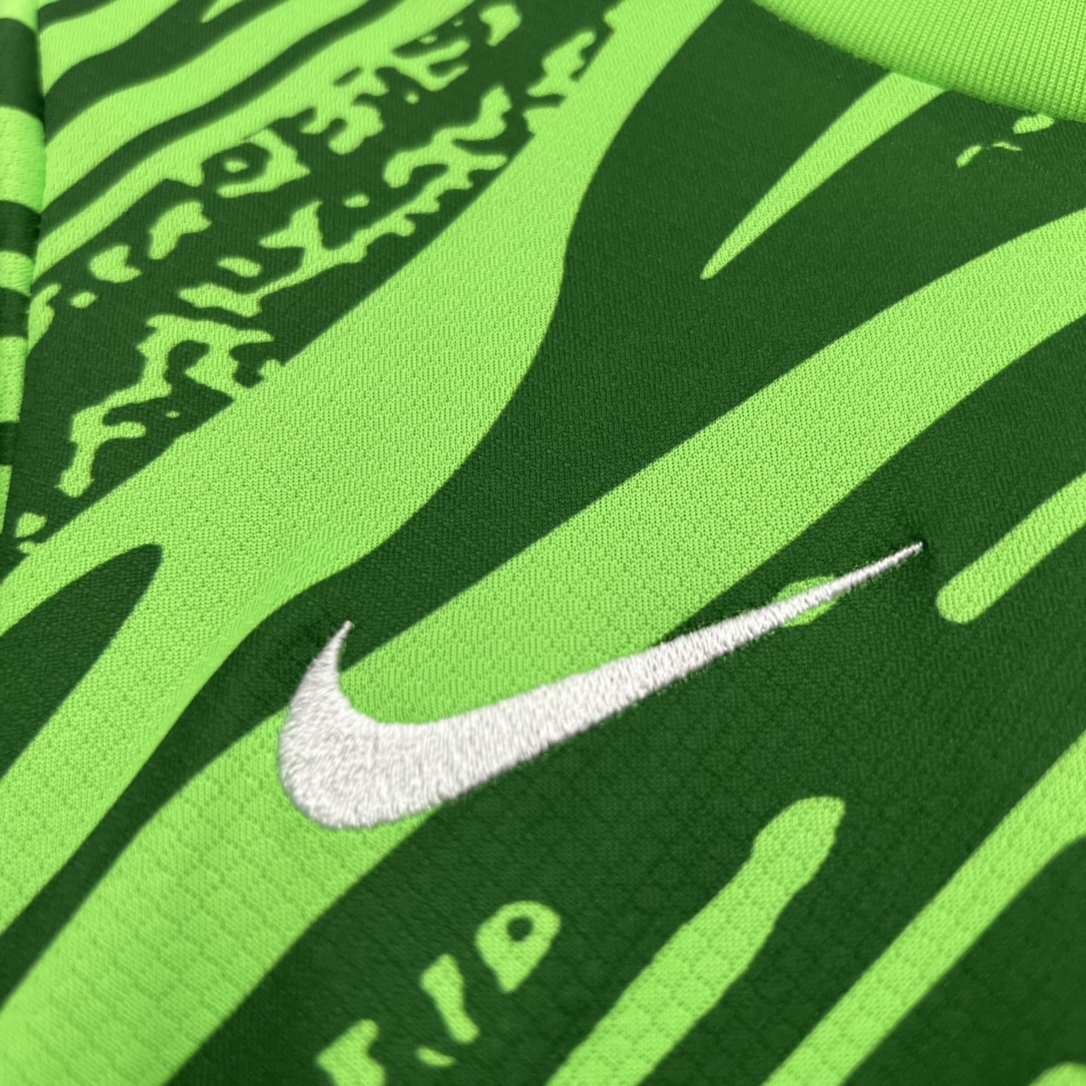 2025/26 Sporting Lisbon Goalkeeper Green jersey kids Kits size: 16-28