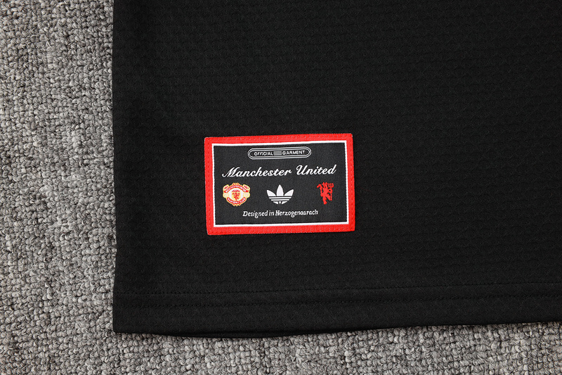 2025/26 Manchester United Black Training Set Shirt and Shorts