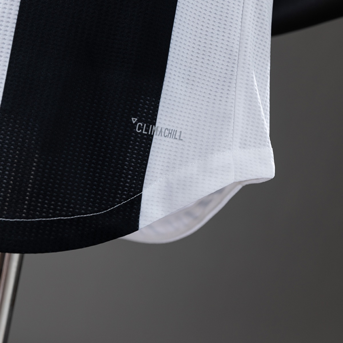 Retro Juventus 2018/19 Home jersey Player Version