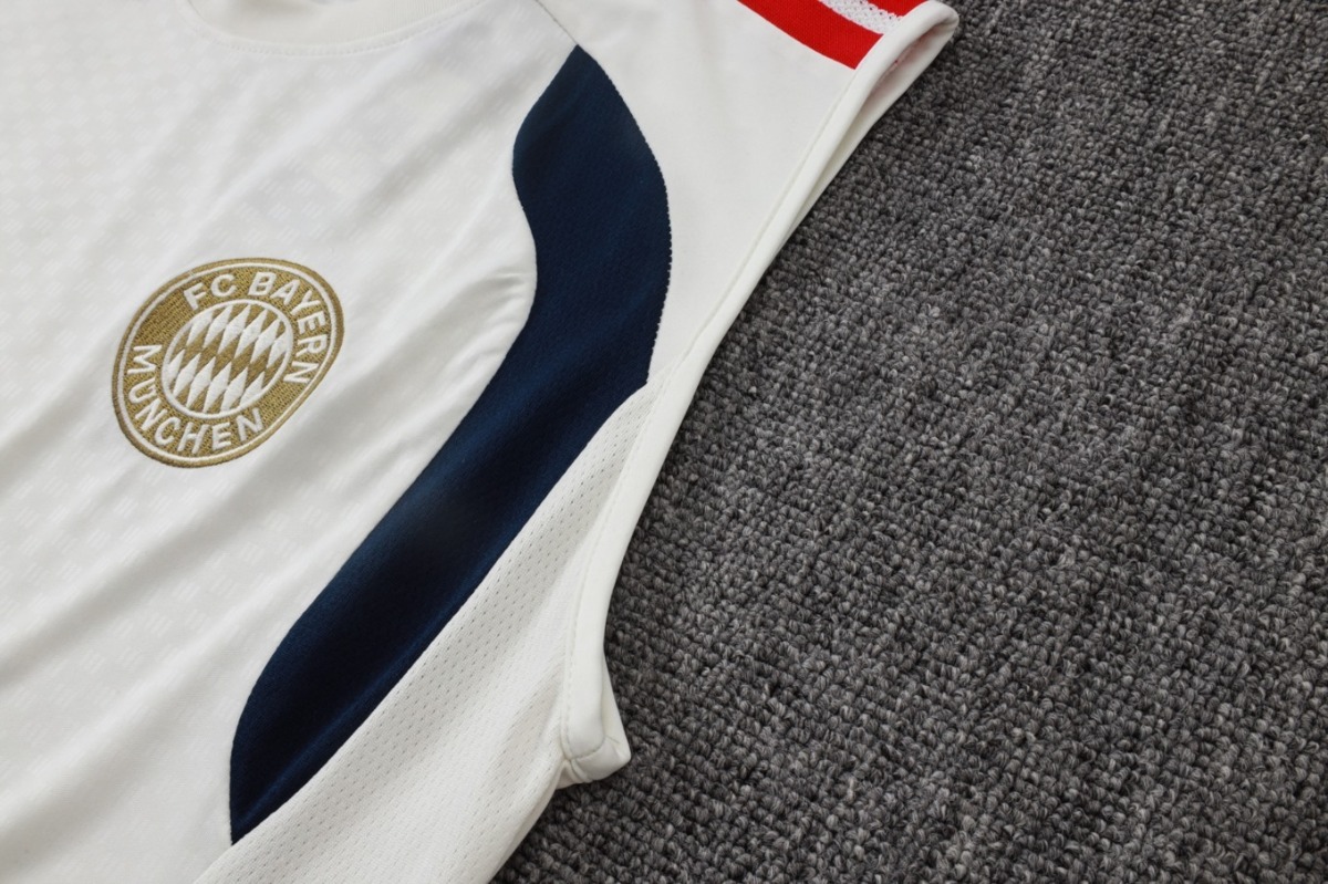 2026 Bayern Munich Beige Training Set Shirt and Shorts
