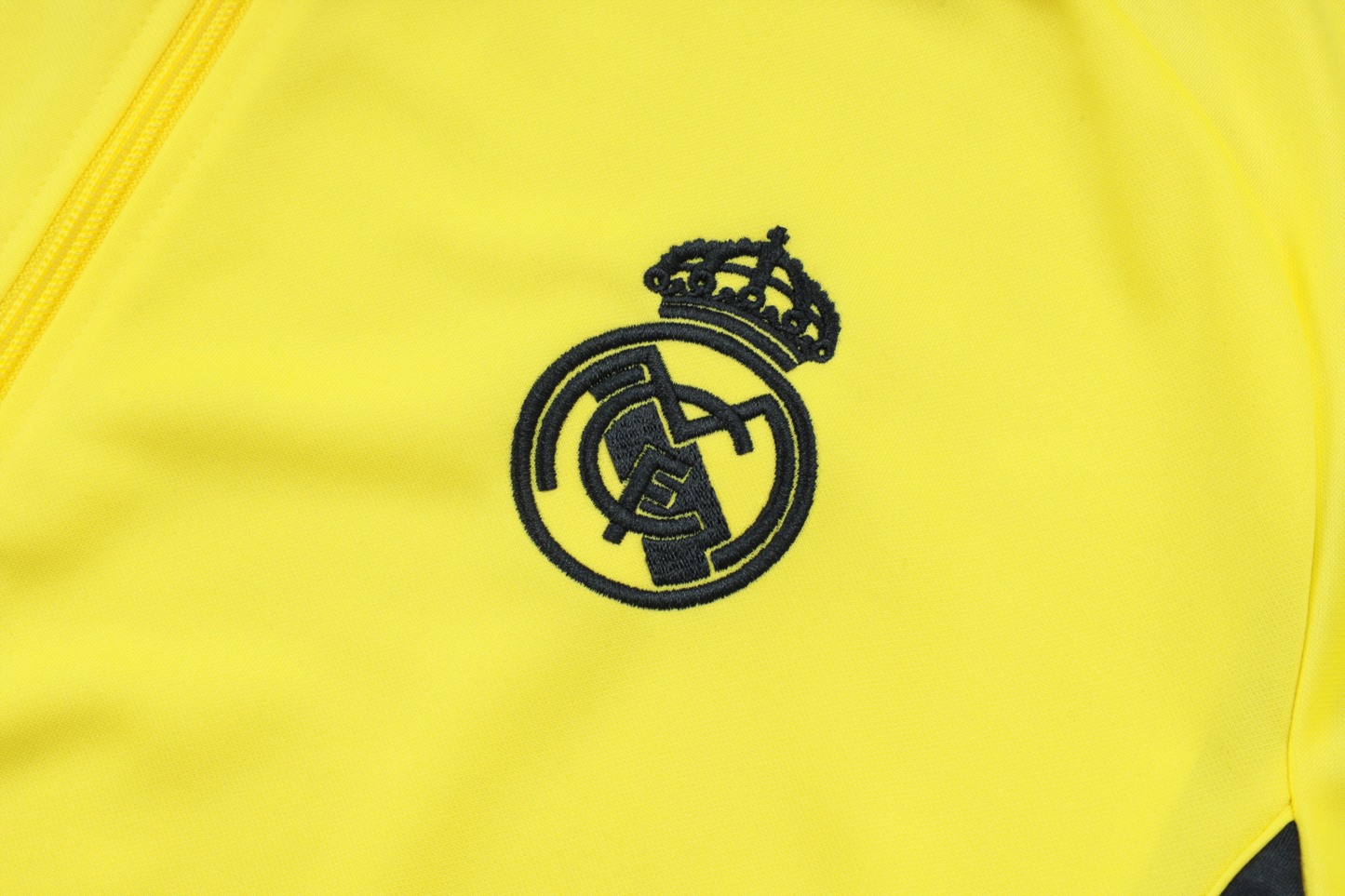 2025/26 Real Madrid yellow Jacket Training Suit Set Football Team Shirt Sports Fashion