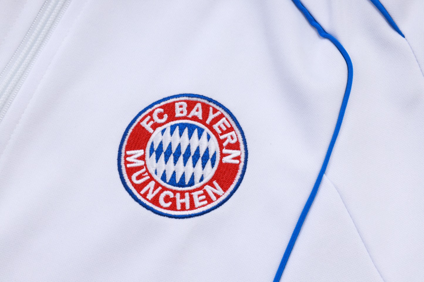 2025/26 Bayern Munich white Jacket Training Suit Set Football Team Shirt Sports Fashion