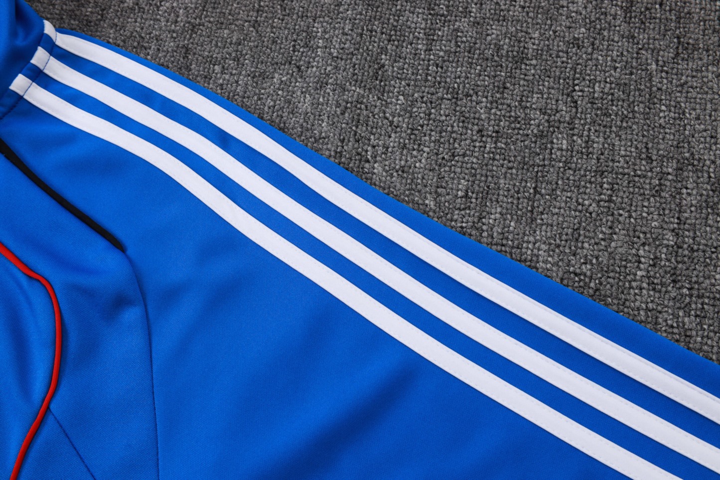 2025/26 Manchester United Colorful Blue Jacket Training Suit Set Football Team Shirt Sports Fashion