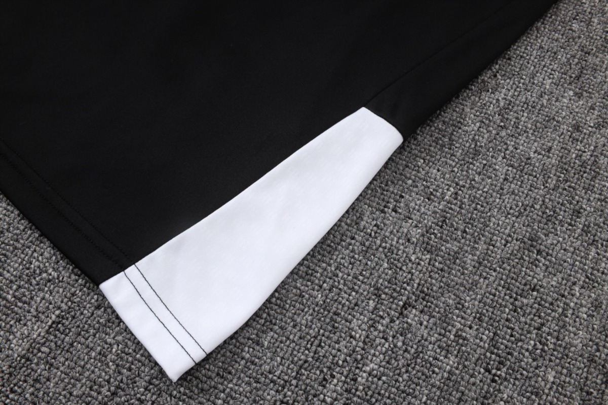 2026 Liverpool Black Long-sleeved half-pull training kit