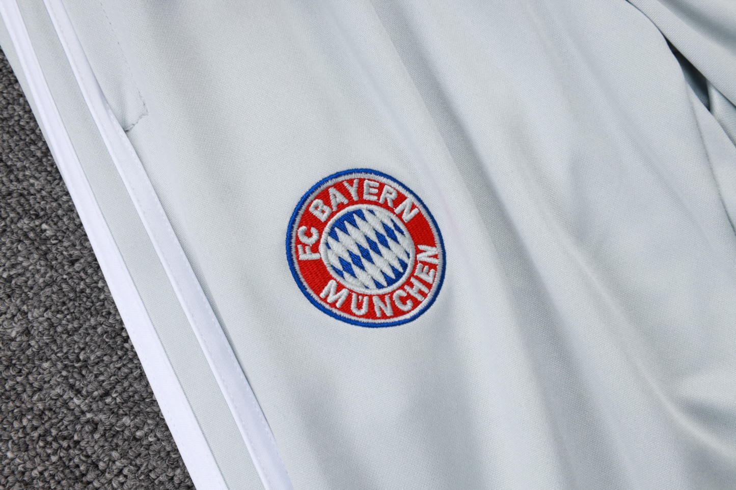 202526 Bayern Munich white-blue Long-sleeved half-pull training kit Football team kit