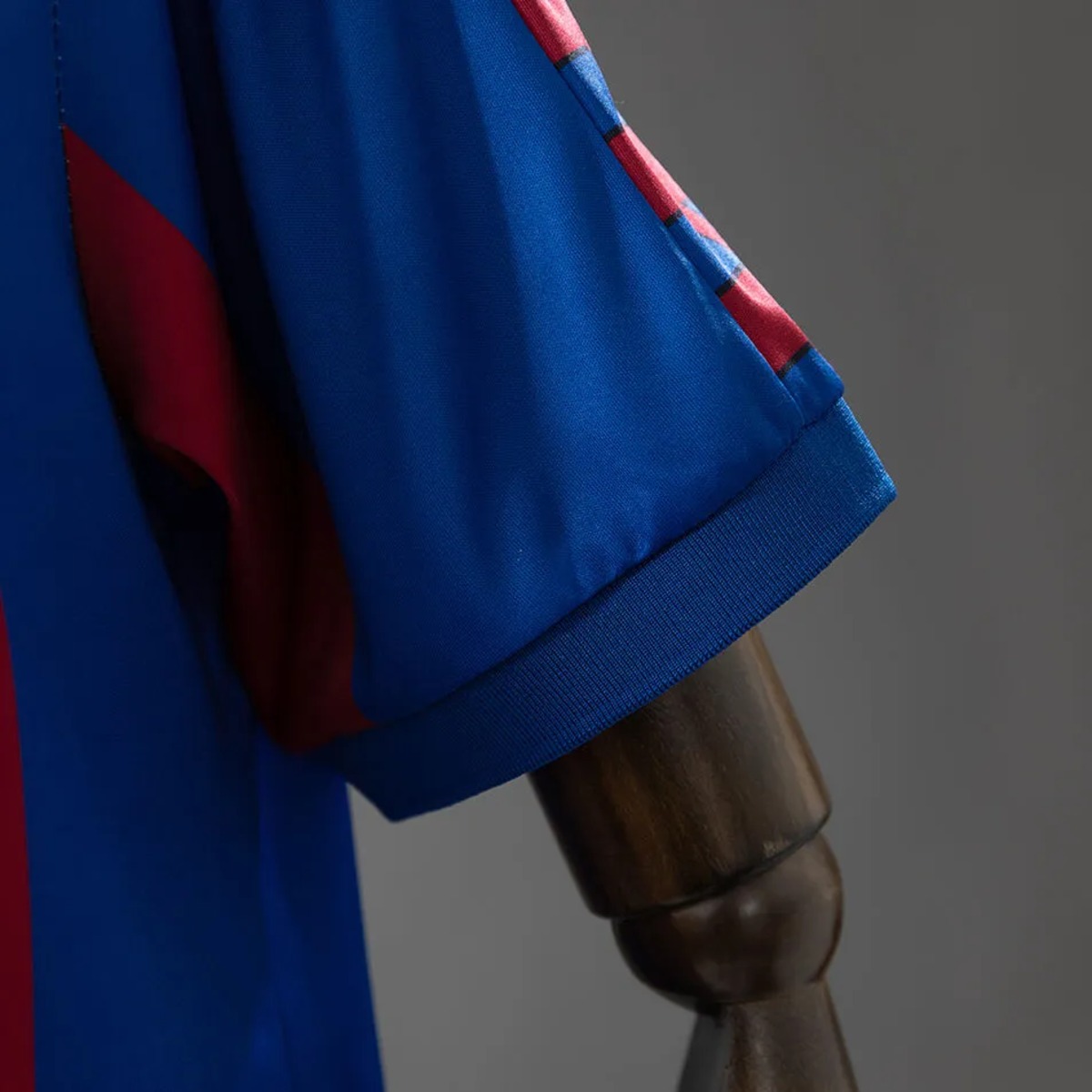 Retro Barcelona 80/82 Home Jersey Fan Version