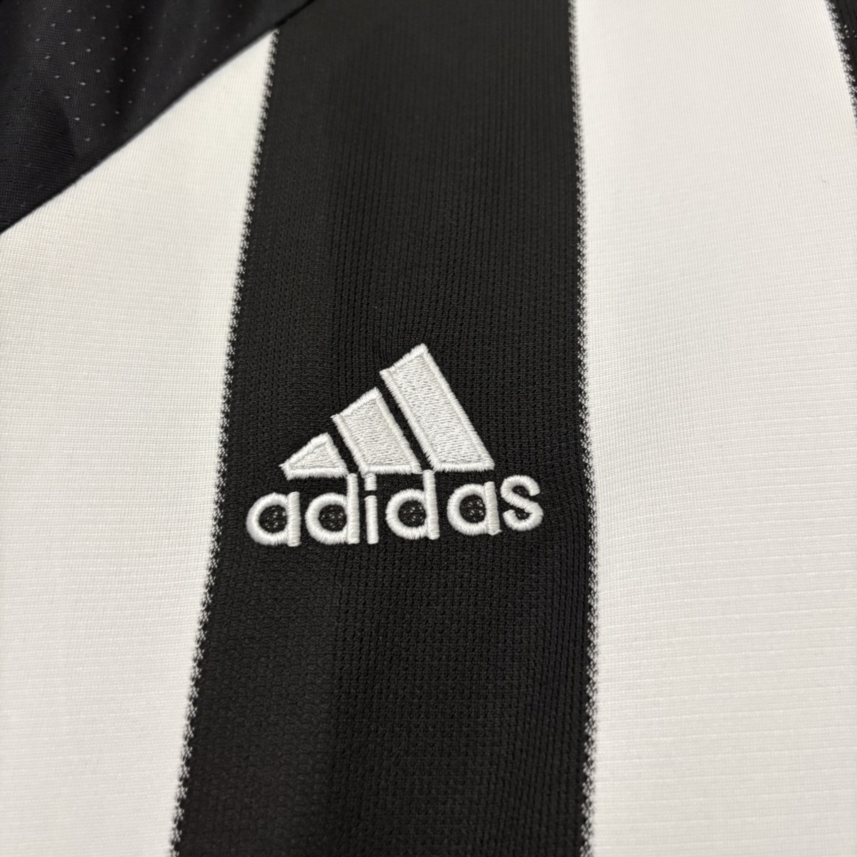 Retro Newcastle United 05/06 Home jersey Fan Version