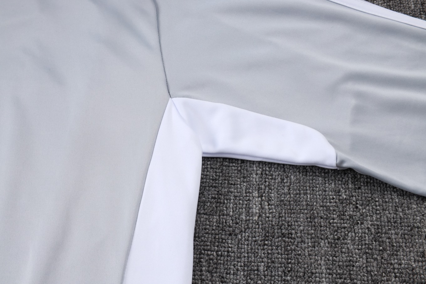 202526 Real Madrid Grey Long-sleeved half-pull training kit Football team kit