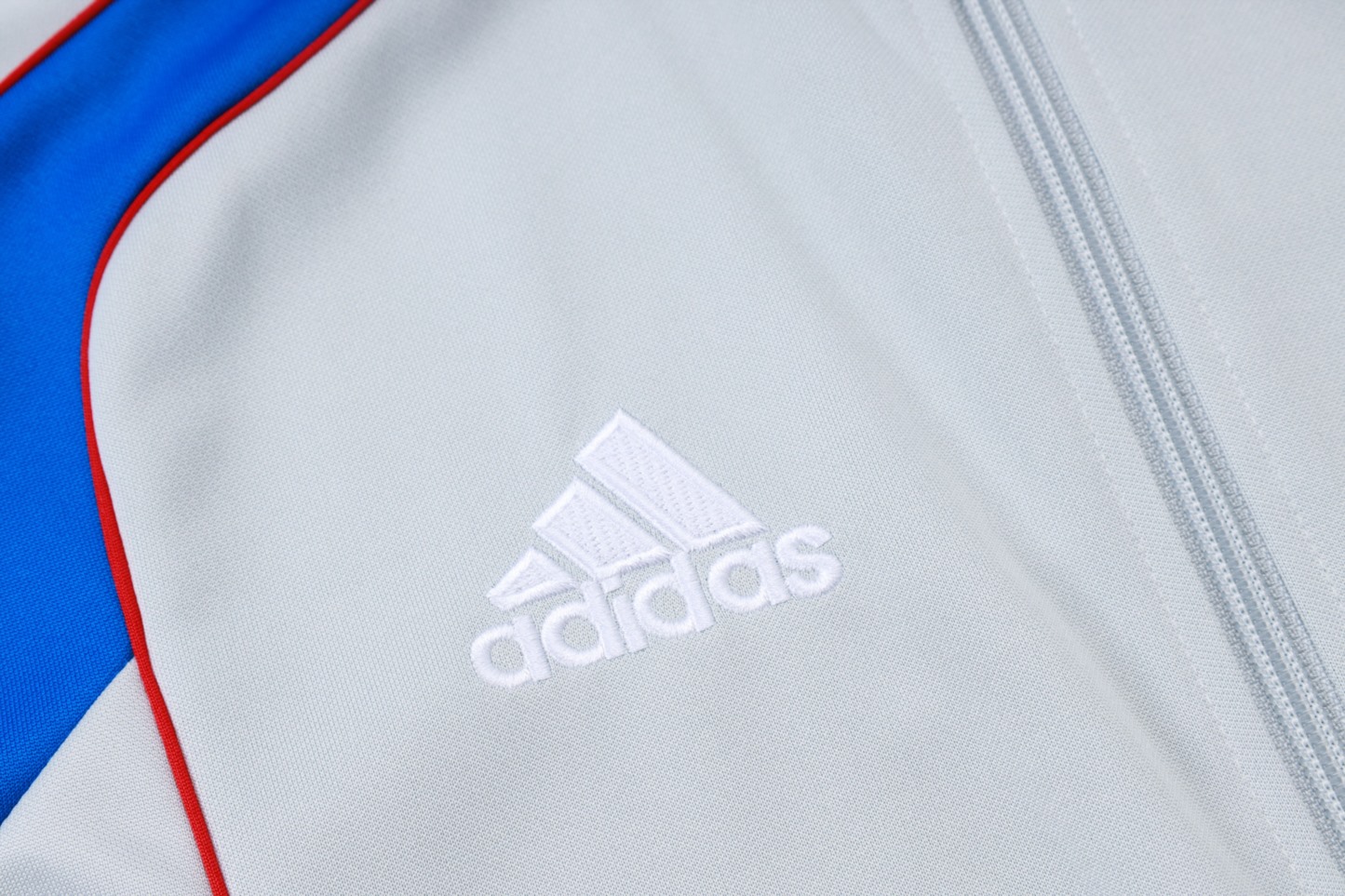 2025/26 Bayern Munich light gray Jacket Training Suit Set Football Team Shirt Sports Fashion