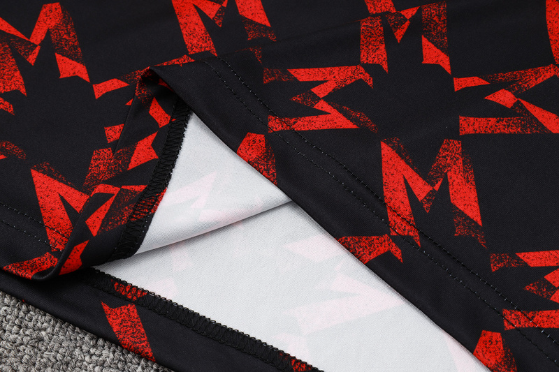 24/25 Manchester United Black red Training Set Shirt and Shorts