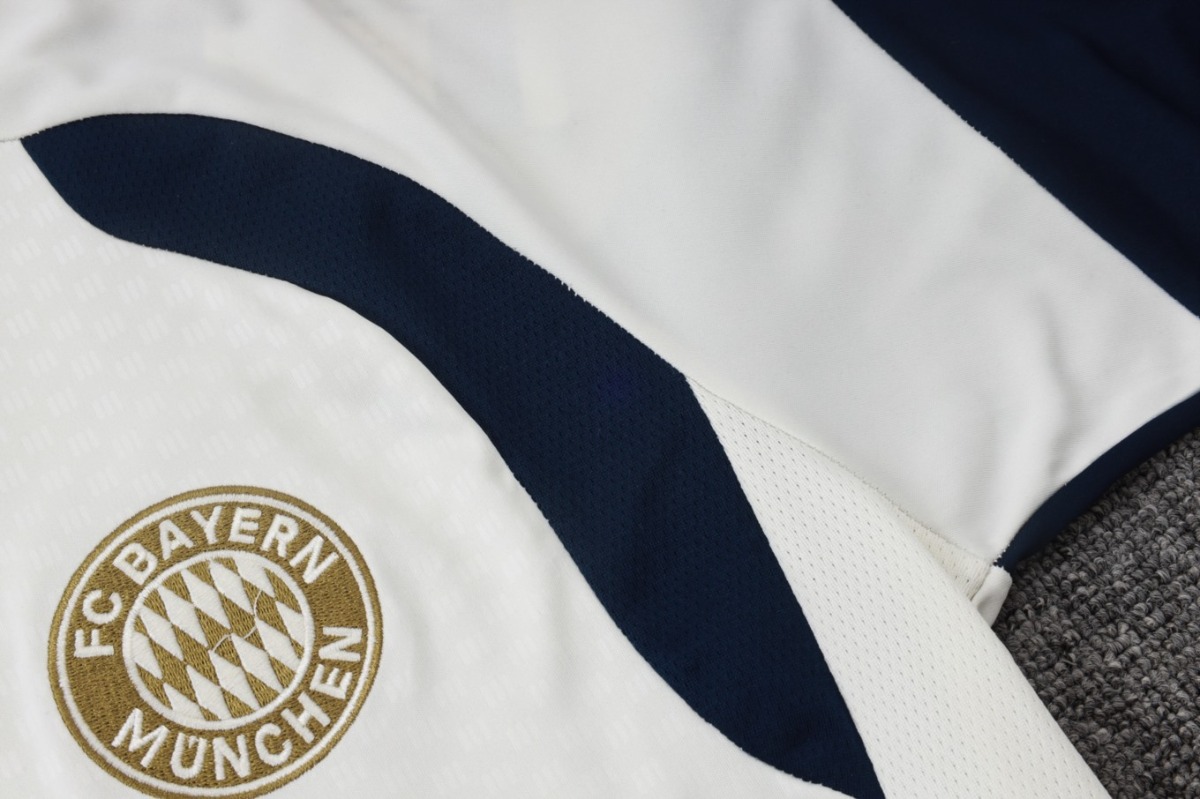 2026 Bayern Munich Beige Training Set Shirt and Shorts