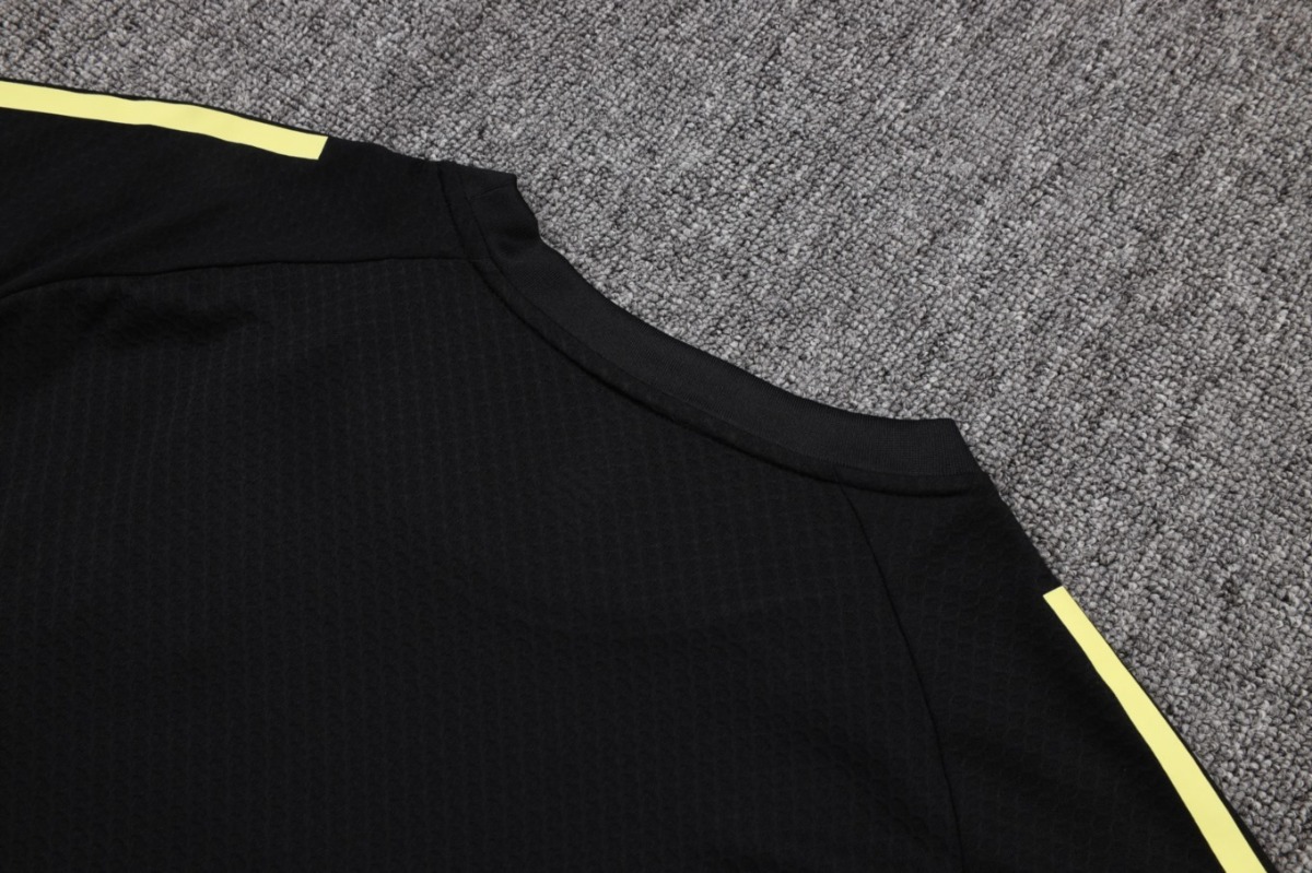 2026 Juventus Off-white Training Set Shirt and Shorts