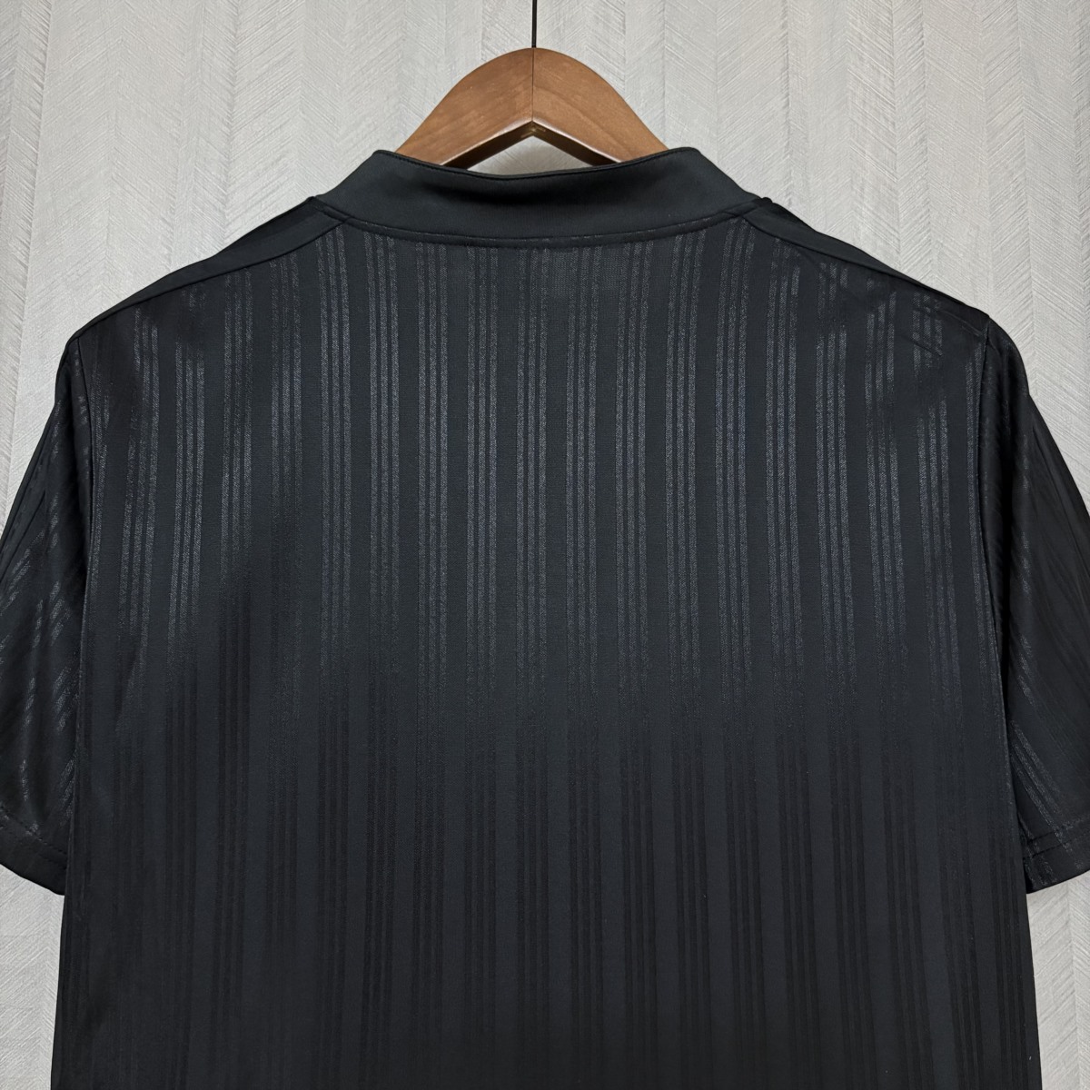 Retro Liverpool 1995 Black jersey Fan Version