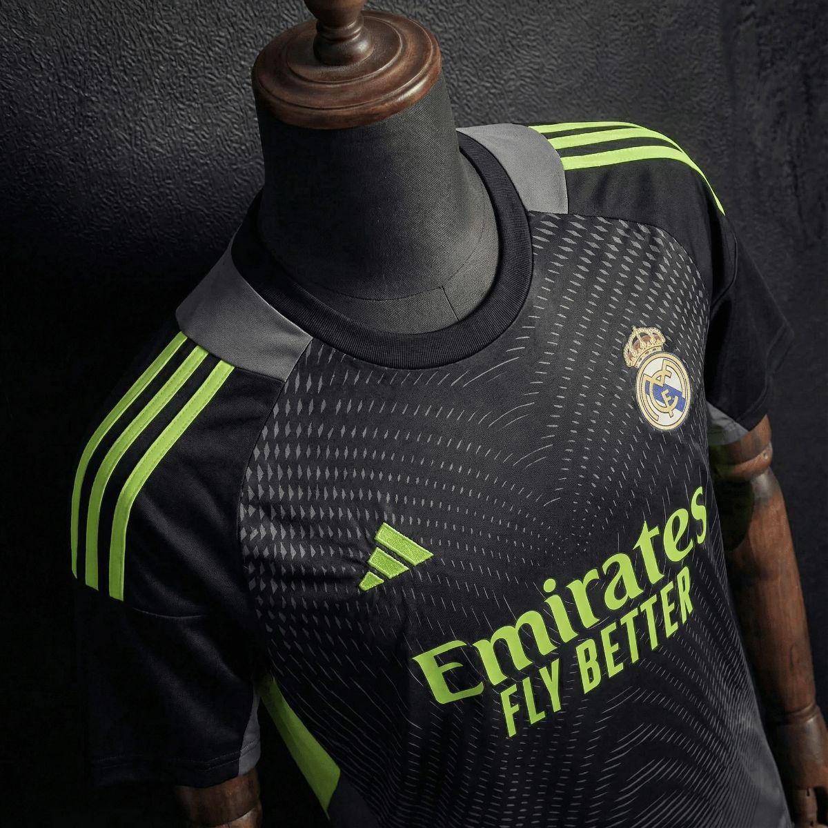 2025/26 Real Madrid Goalkeeper Grey jersey Fan version