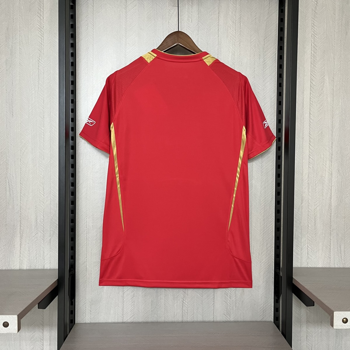 Retro Liverpool 2005/06 Home jersey Fan Version