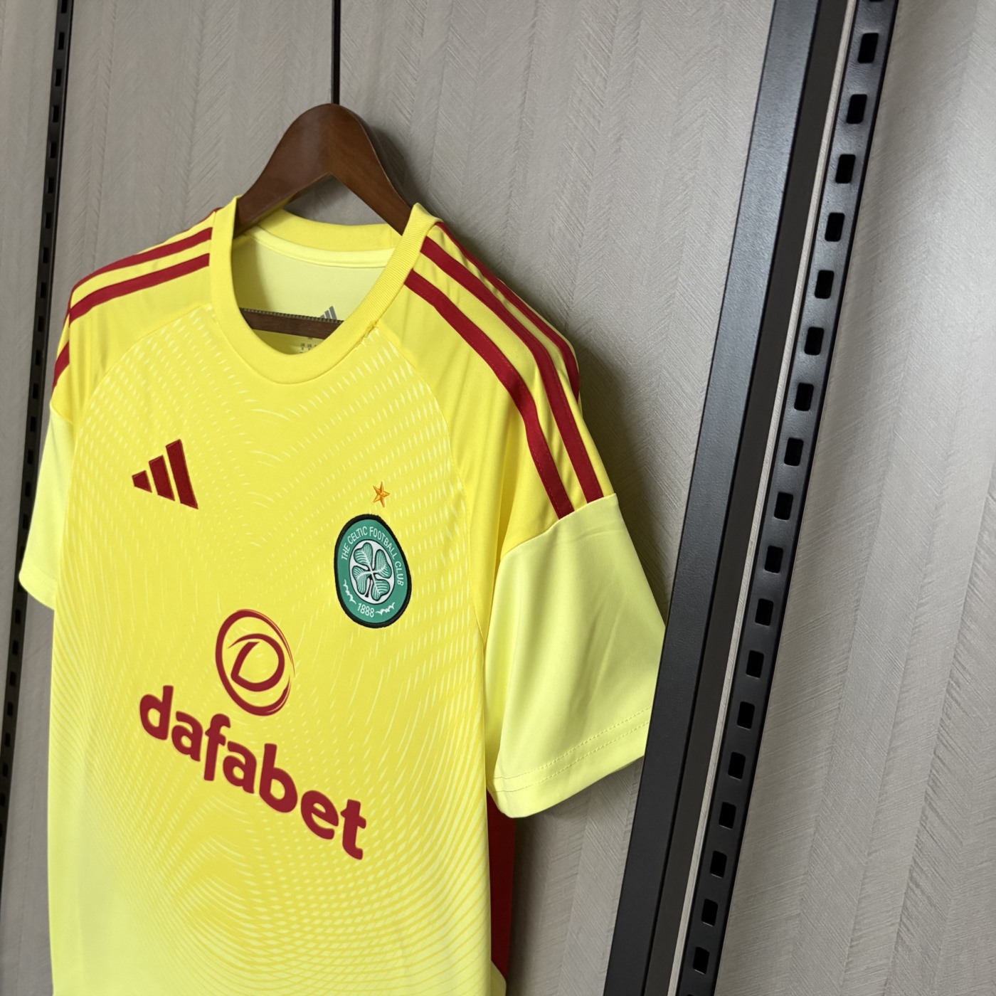 2025/26 Celtics Goalkeeper yellow jersey Fan version