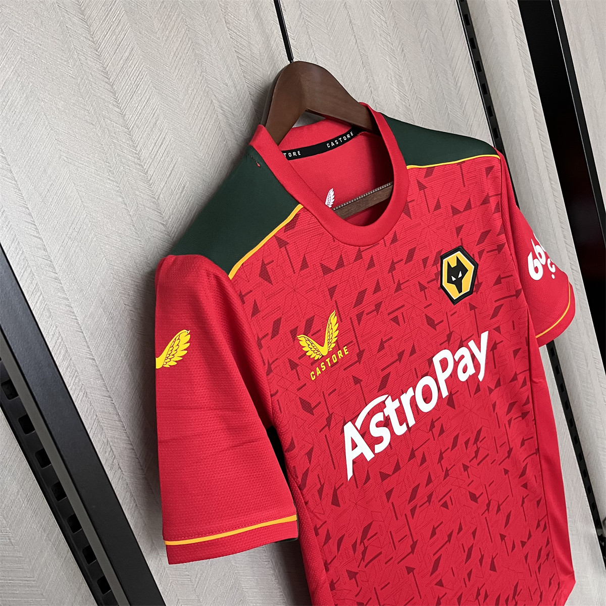 2023/24 Wolves Goalkeeper Red Jersey Fan Version