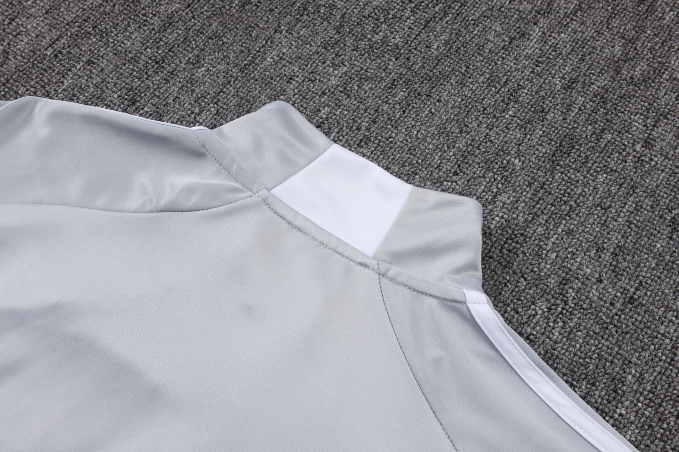 202526 Real Madrid Grey Long-sleeved half-pull training kit Football team kit