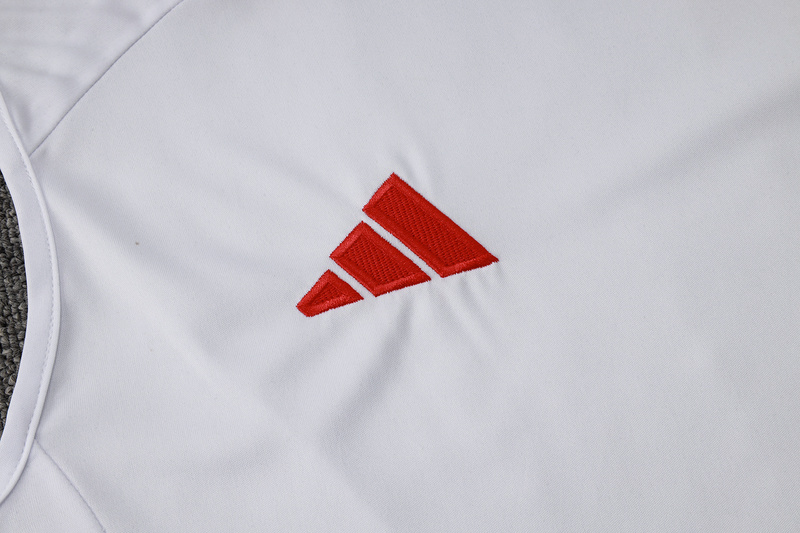 24/25 Internacional White Training Set Shirt and Shorts
