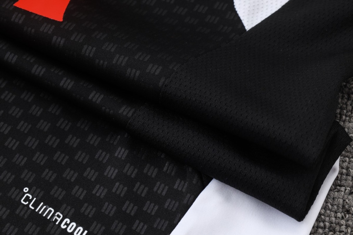 2026 Liverpool Black Training Set Shirt and Shorts