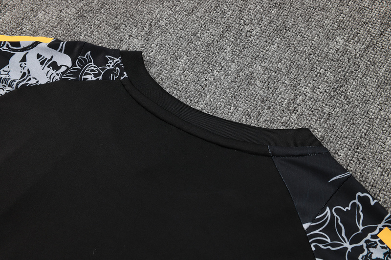 24/25 Real Madrid Black Training Set Shirt and Shorts