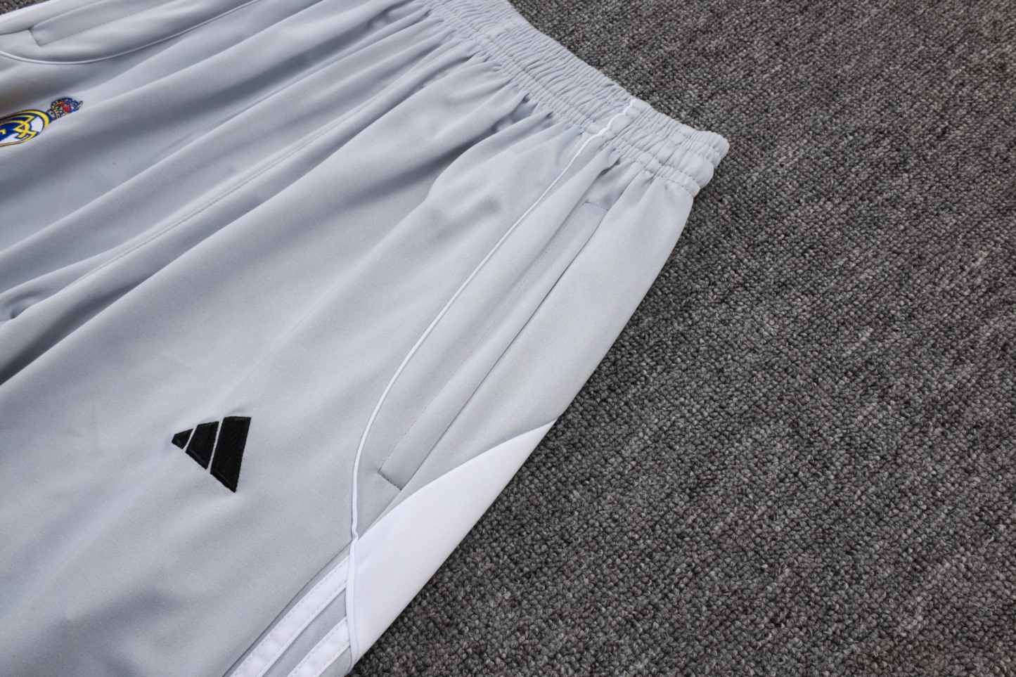 202526 Real Madrid off-white gray Long-sleeved half-pull training kit Football team kit