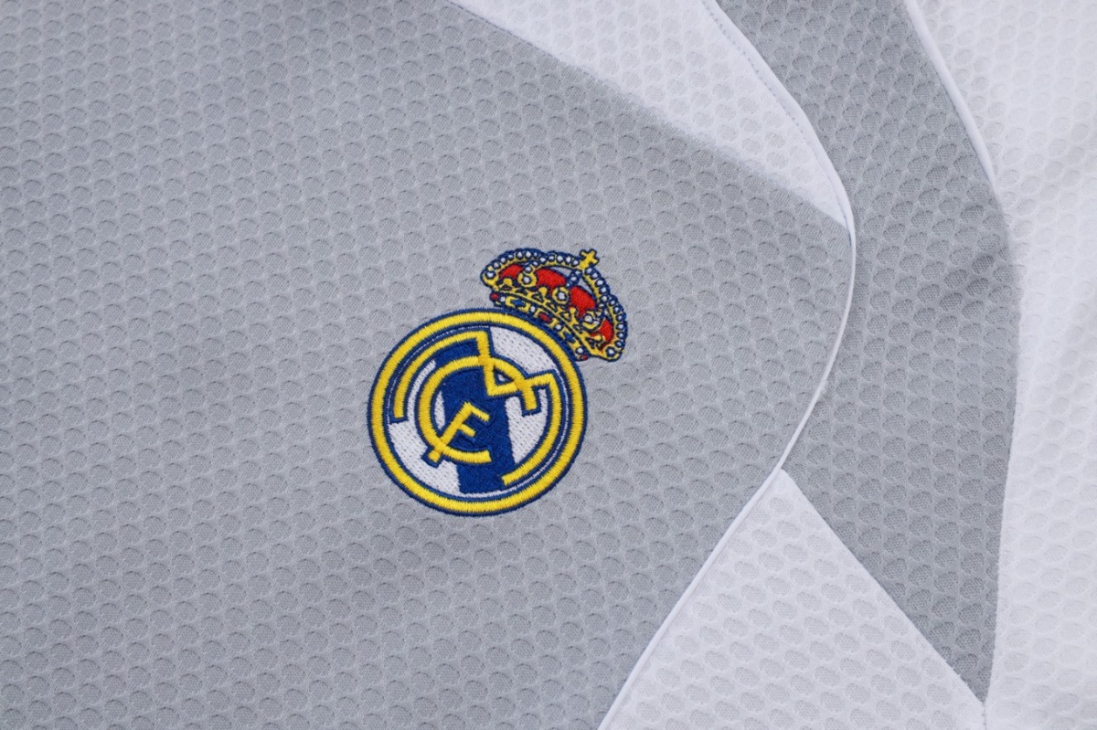 2026 Real Madrid Off-white Training Set Shirt and Shorts