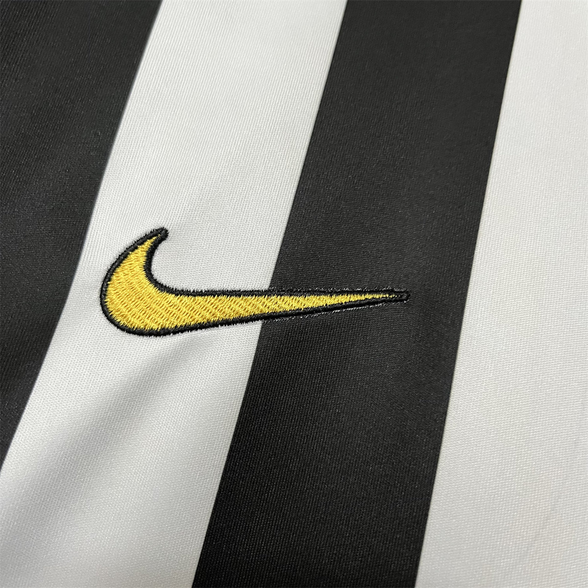 Retro Juventus 03/04 Home  jersey Fan Version