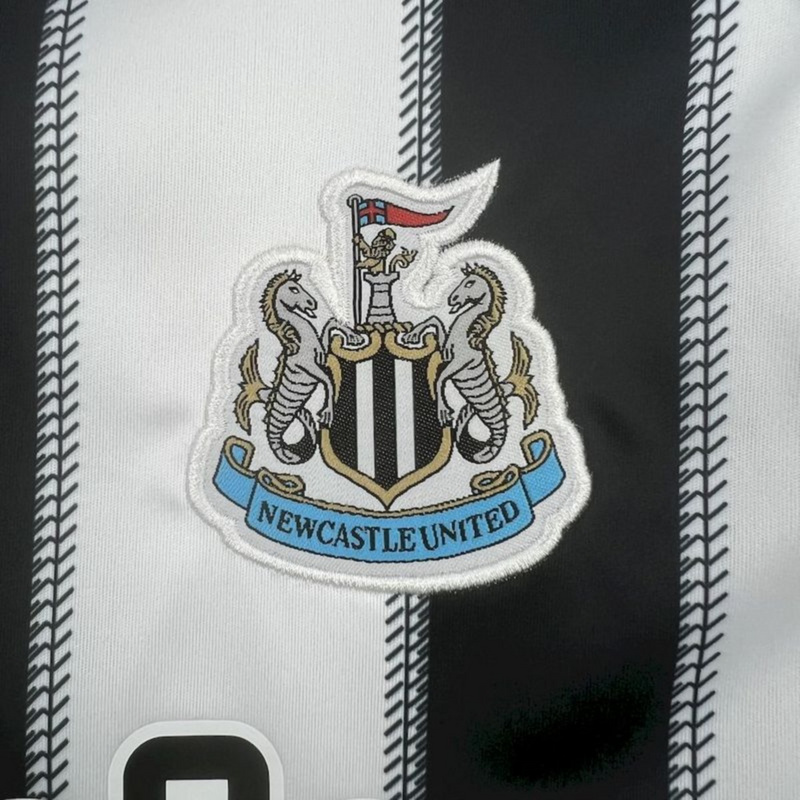 2025/26 Newcastle United Home jersey kids Kits size: 16-28